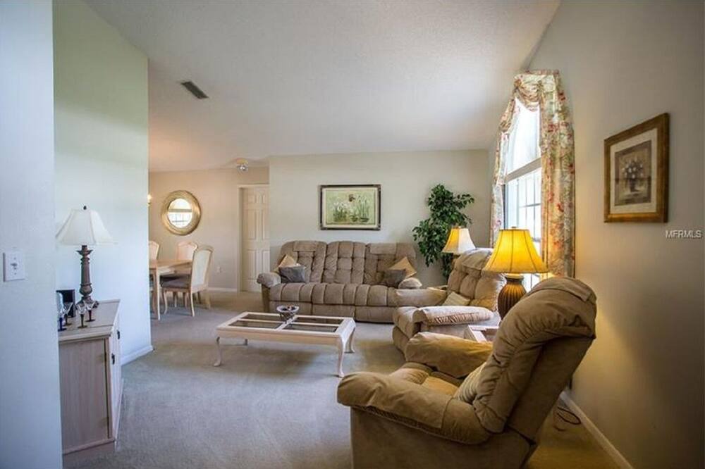 Photo of Livingroom in Bridgewater Crossing