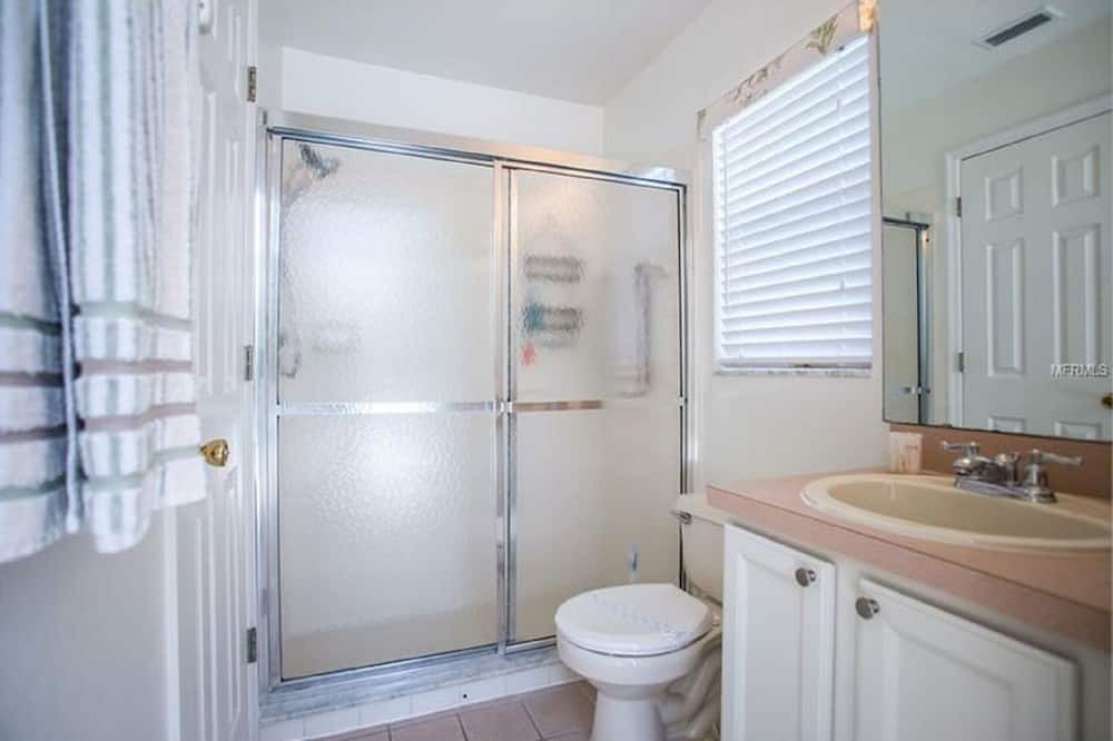 Photo of Bathroom in Bridgewater Crossing