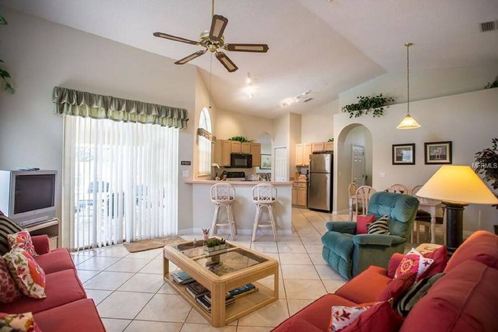 Photo of Livingroom in Bridgewater Crossing