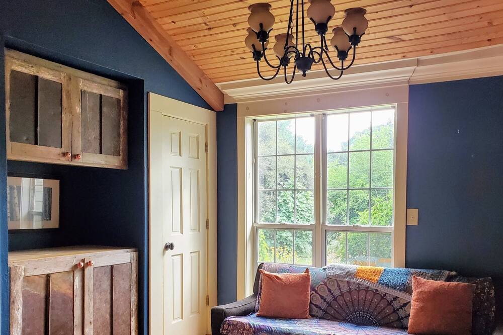 Photo of Livingroom in Madison County