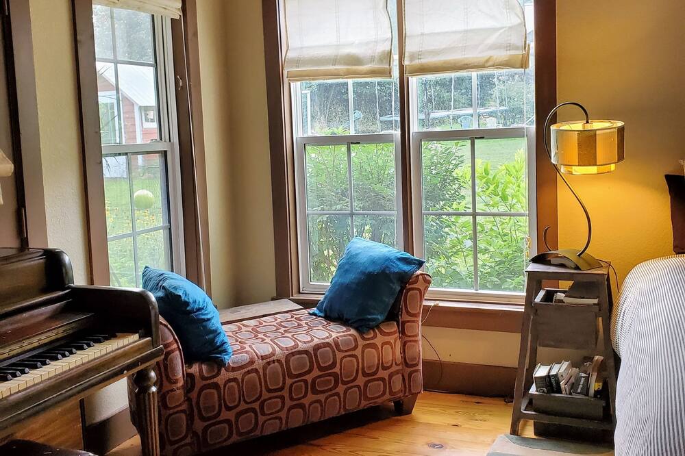 Photo of Livingroom in Madison County