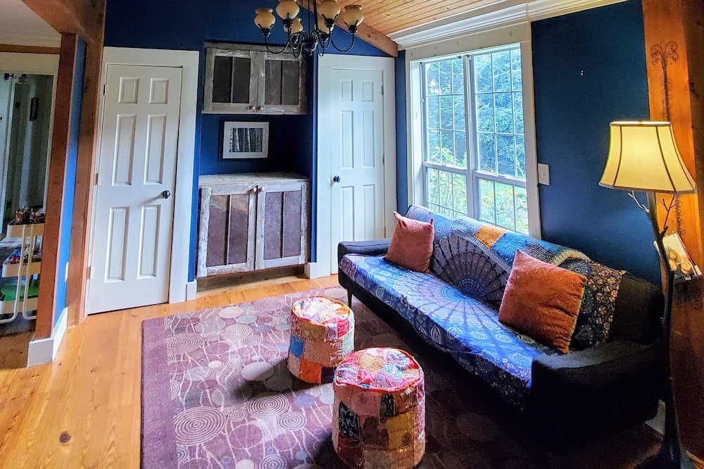 Photo of Livingroom in Madison County