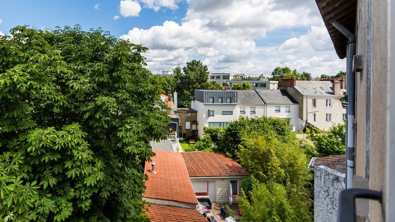 Photo of Buildings in Mellinet