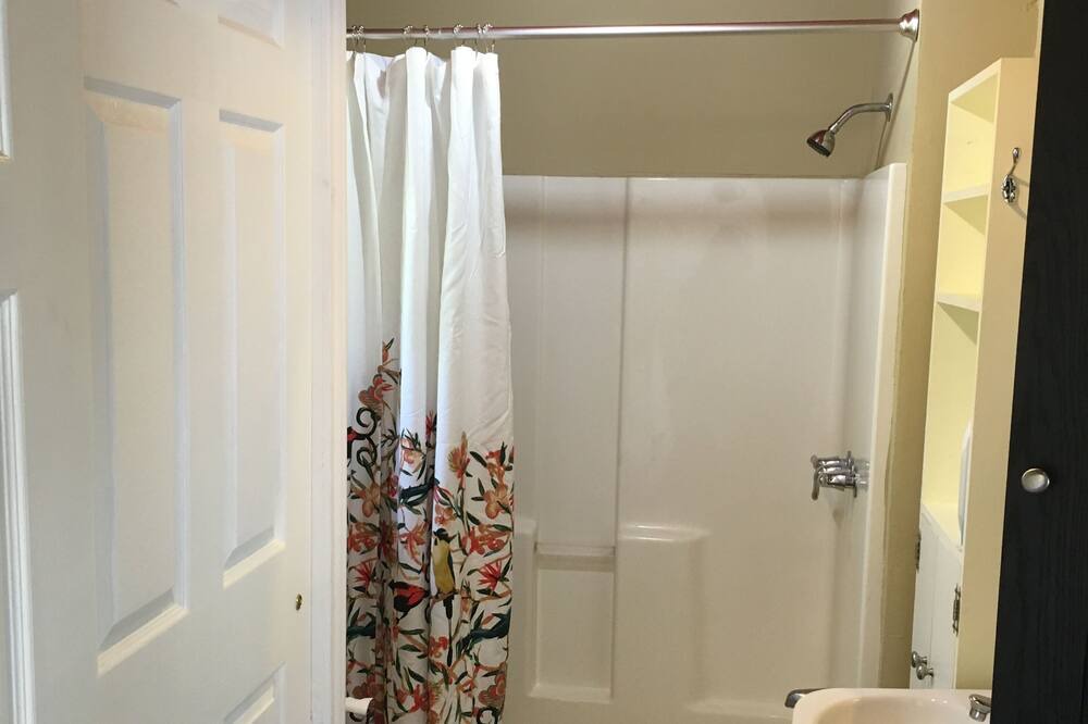 Photo of Bathroom in Round Mountain