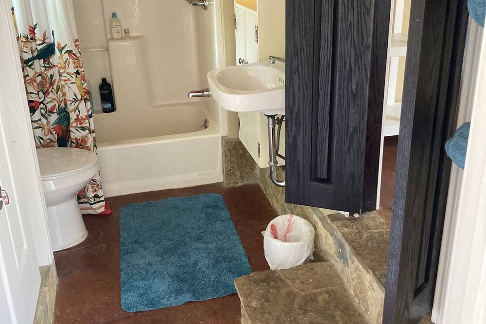 Photo of Bathroom in Round Mountain