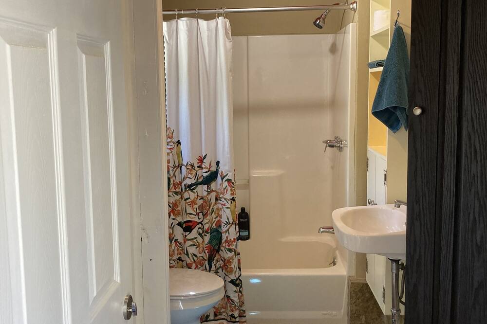 Photo of Bathroom in Round Mountain