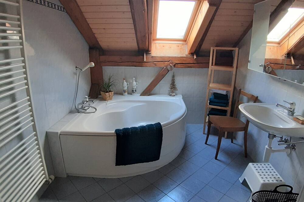 Photo of Bathroom in Brot-Plamboz