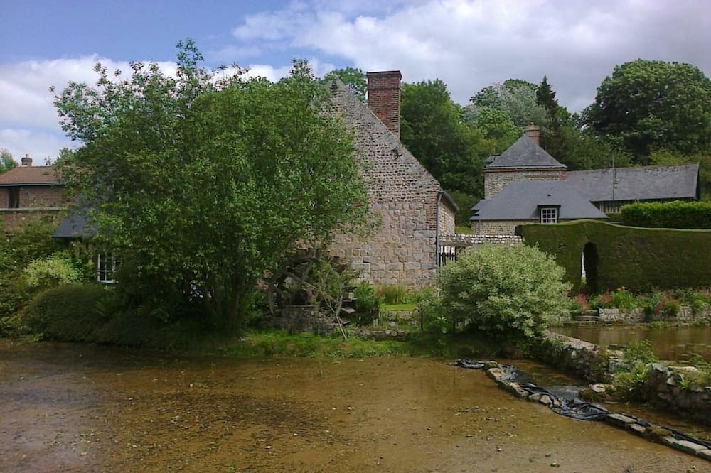 Photo of Outdoor in La Chapelle-du-Bourgay