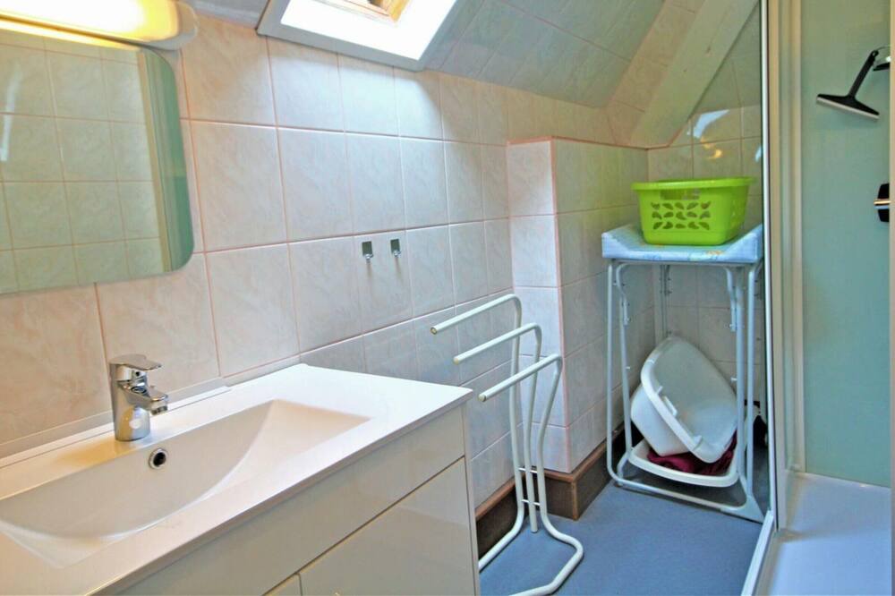 Photo of Bathroom in Saint-Sauveur-d'Emalleville