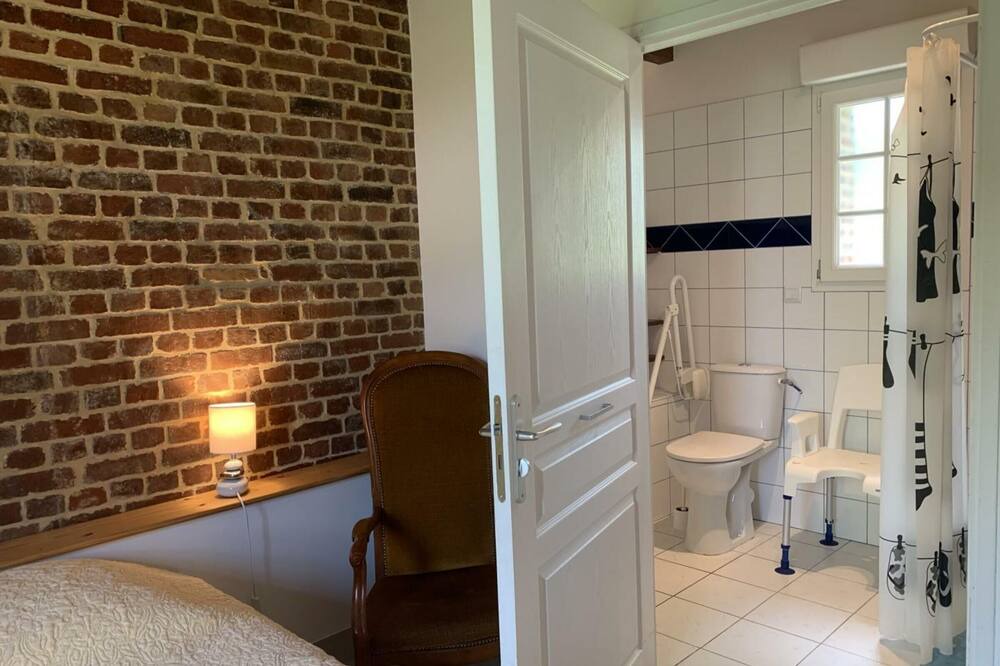 Photo of Bedroom in Saint-Vaast-Dieppedalle