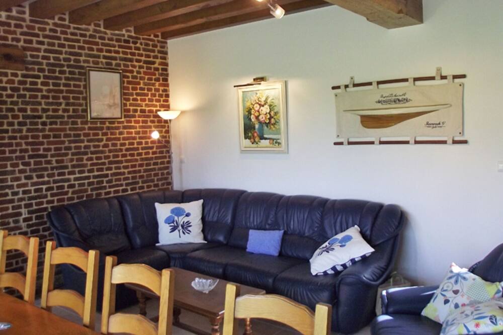 Photo of Livingroom in Saint-Vaast-Dieppedalle