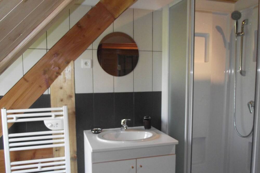 Photo of Bathroom in Saint-Vaast-Dieppedalle
