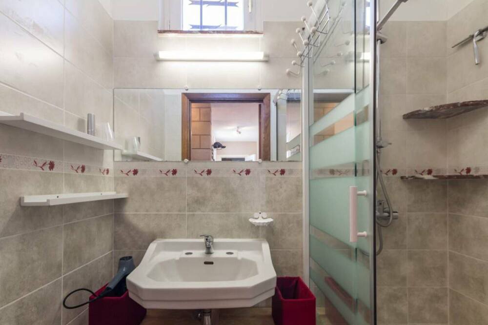 Photo of Bathroom in Croixdalle