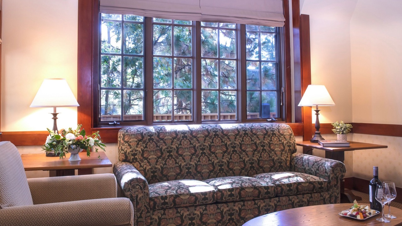 Photo of Livingroom in Lake Arrowhead