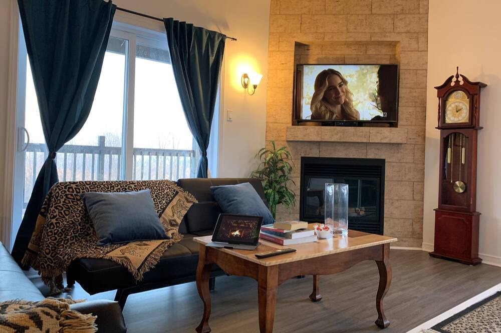 Photo of Livingroom in Sainte-Ann-des-Lacs