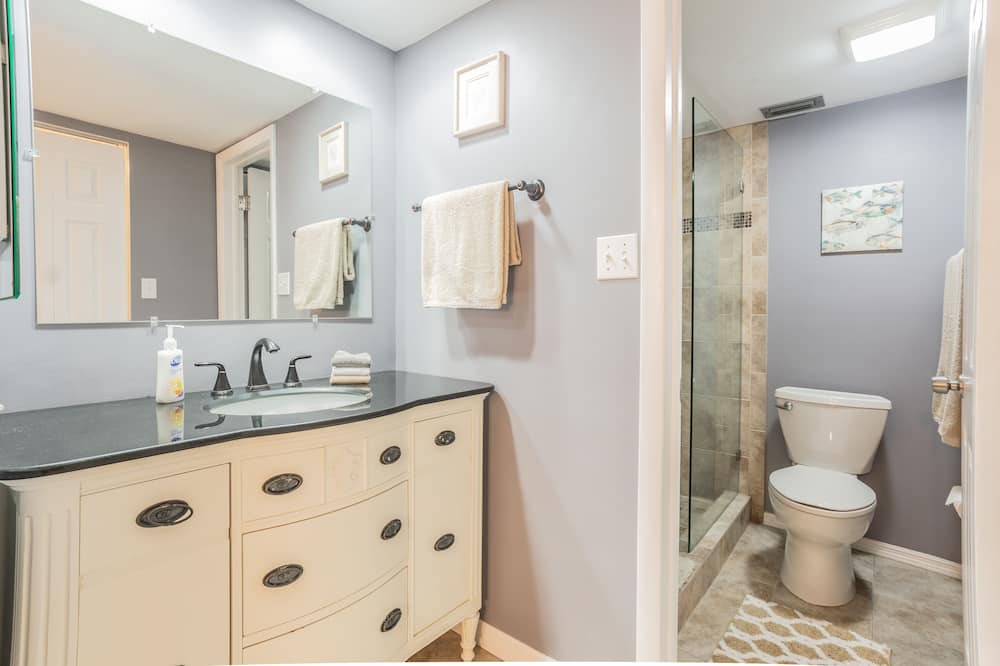 Photo of Bathroom in Bay Esplanade