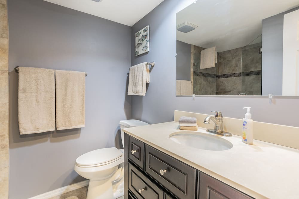 Photo of Bathroom in Bay Esplanade