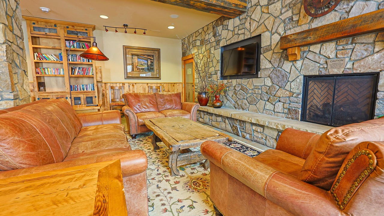 Photo of Livingroom in River Run