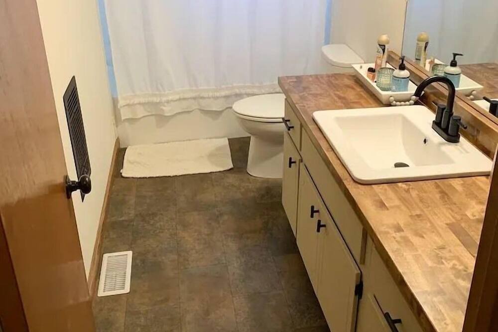 Photo of Bathroom in Mammoth Spring
