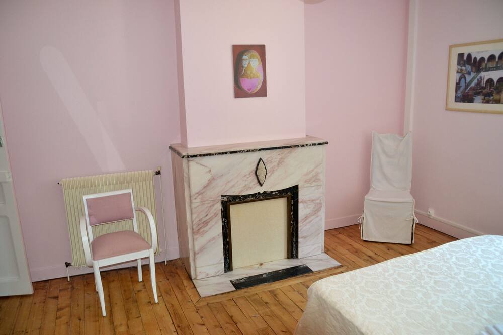 Photo of Bedroom in Escoussens