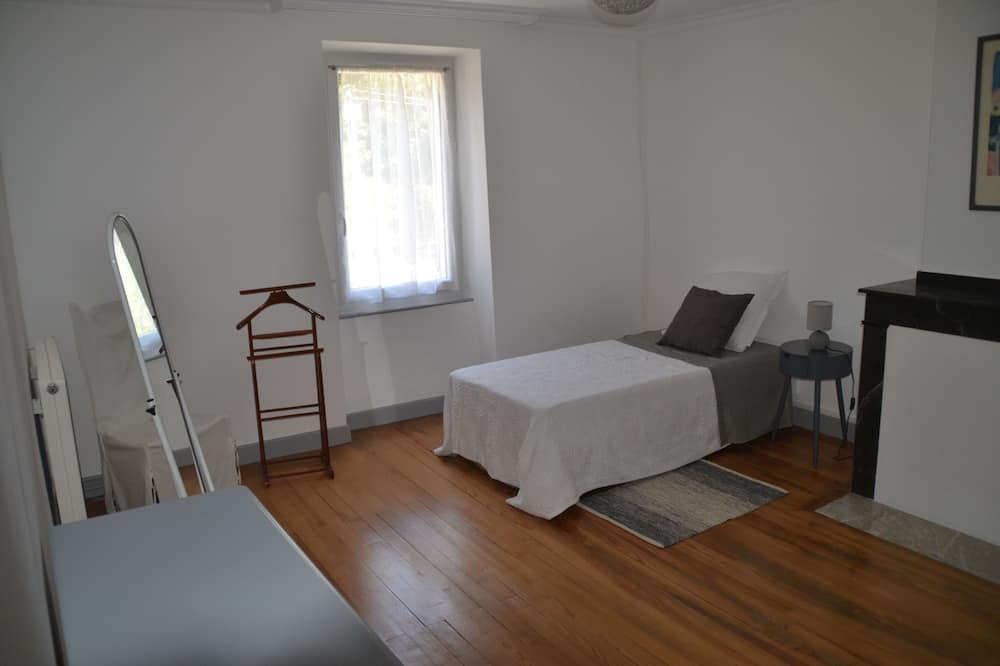 Photo of Bedroom in Escoussens