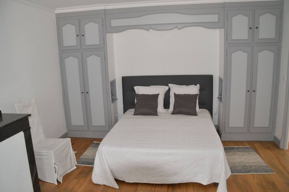 Photo of Bedroom in Escoussens