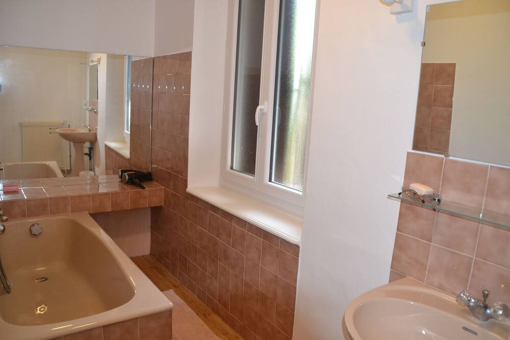 Photo of Bathroom in Escoussens