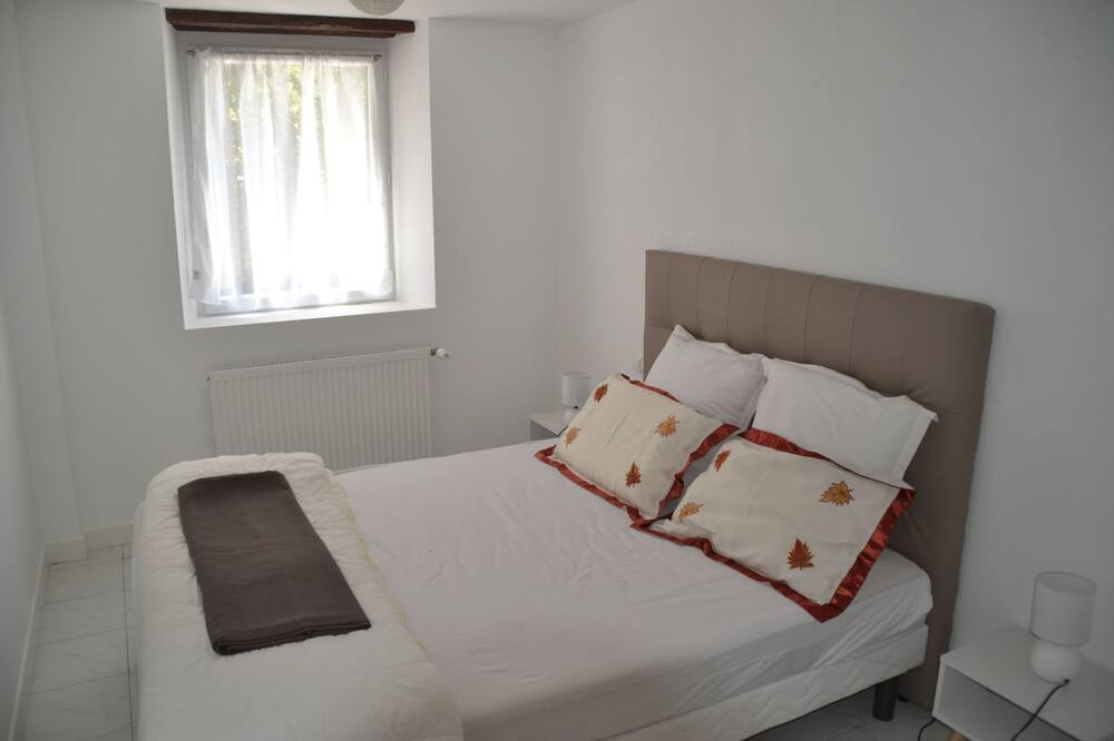 Photo of Bedroom in Escoussens
