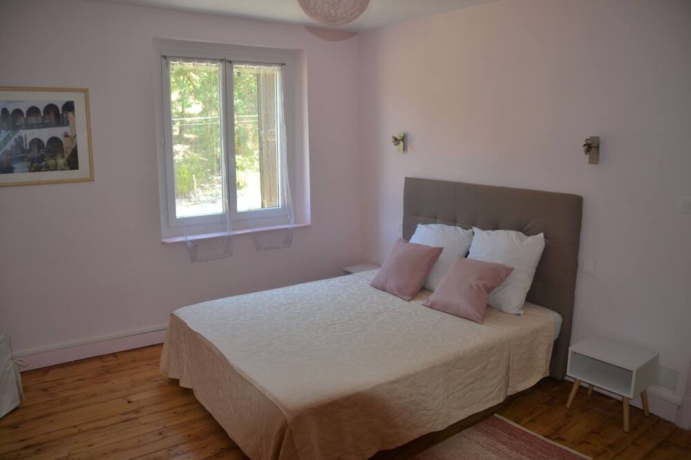 Photo of Bedroom in Escoussens