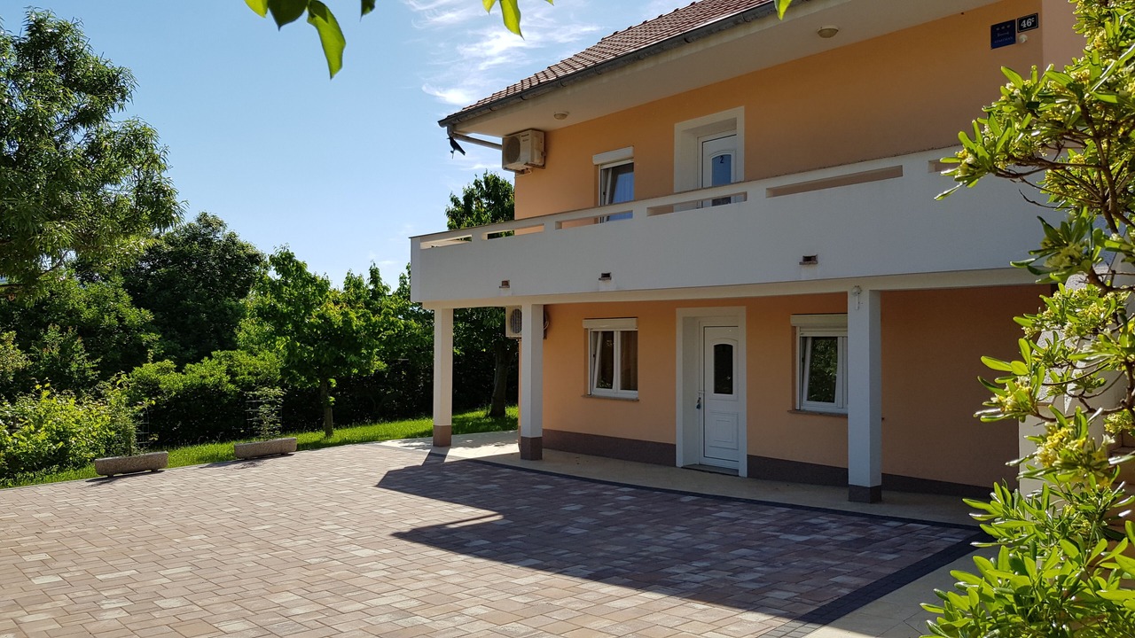 Photo of Outdoor in Batomalj