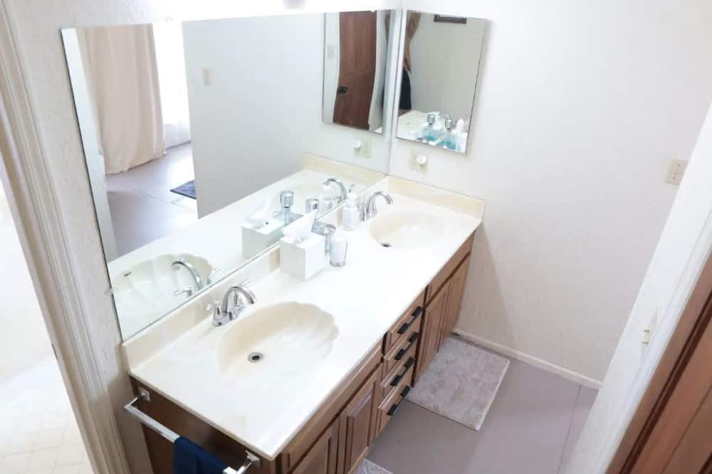 Photo of Bathroom in Snowflake
