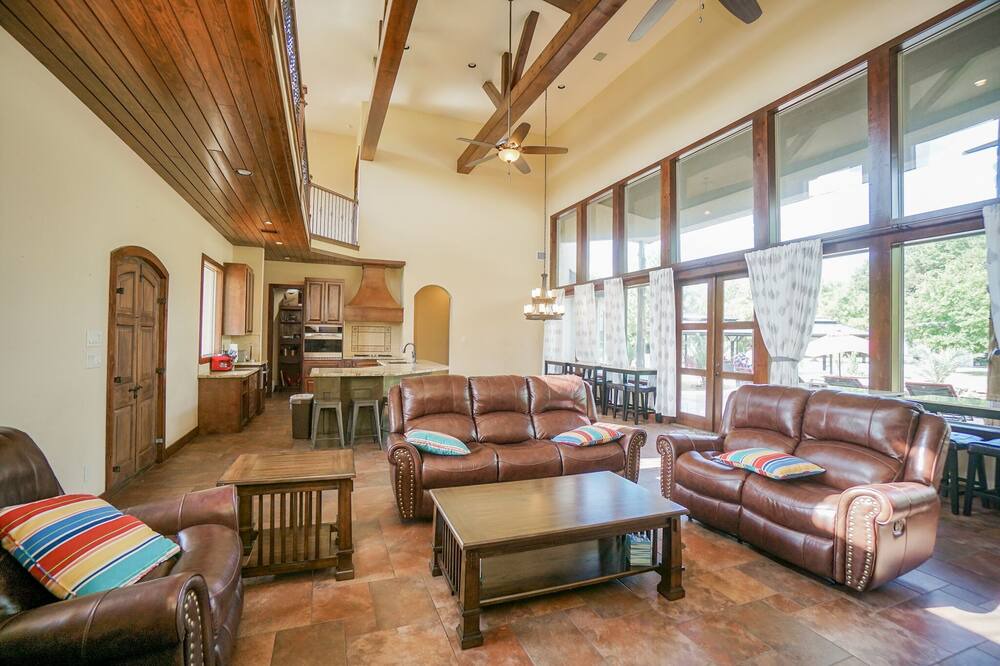 Photo of Livingroom in Cypress