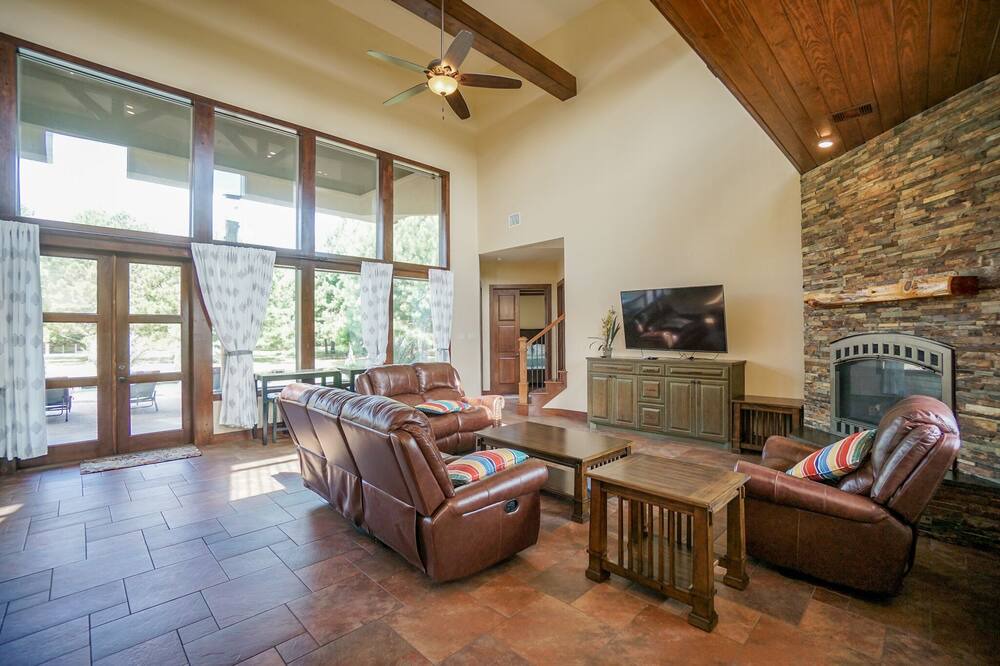 Photo of Livingroom in Cypress