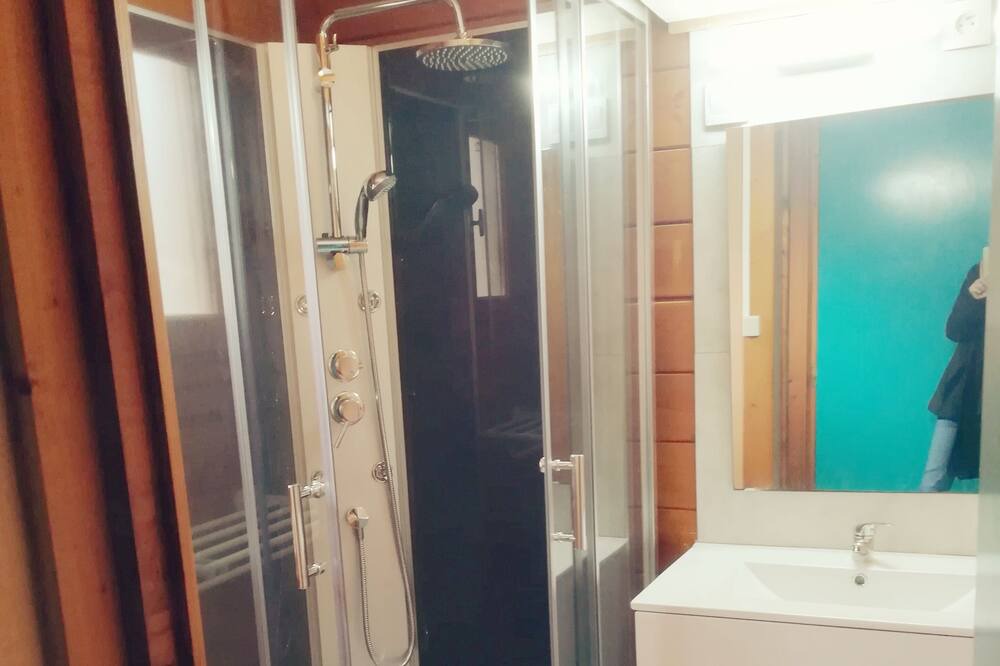 Photo of Bathroom in Vouneuil-sur-Vienne