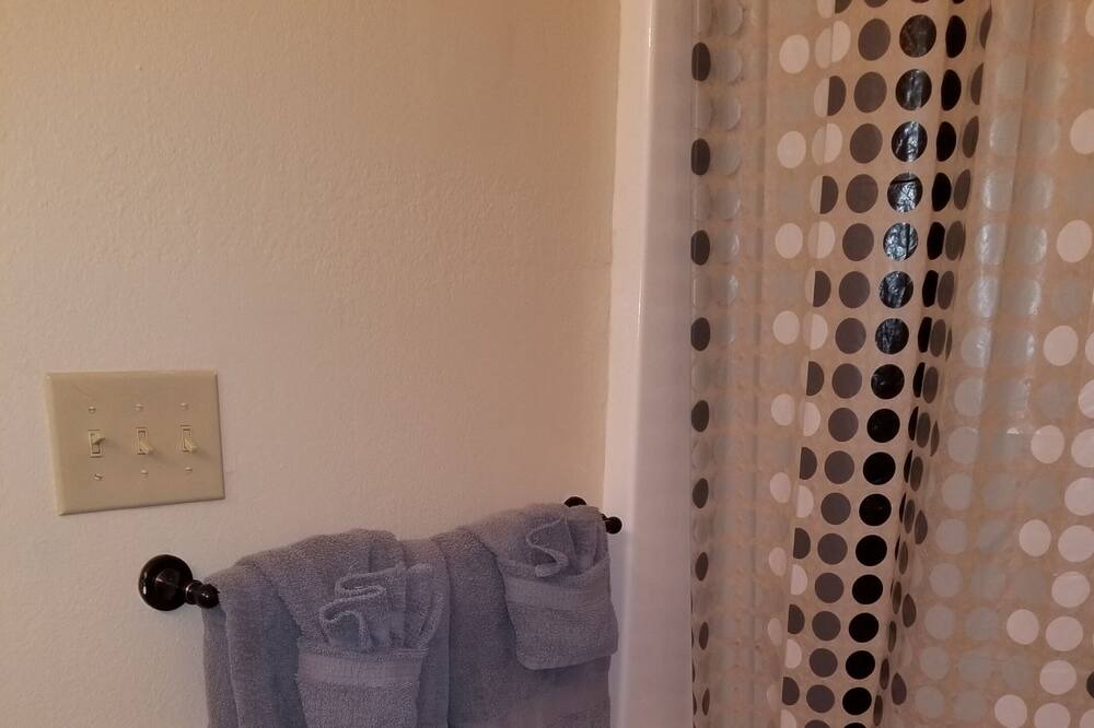 Photo of Bathroom in St. Robert