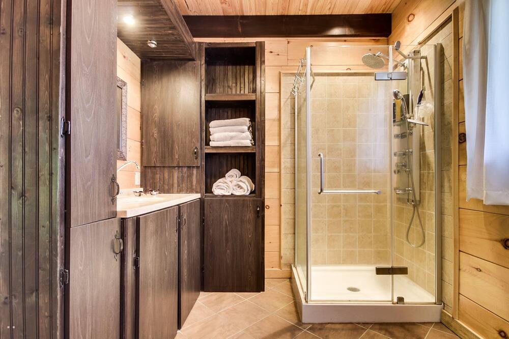 Photo of Bathroom in Herouxville