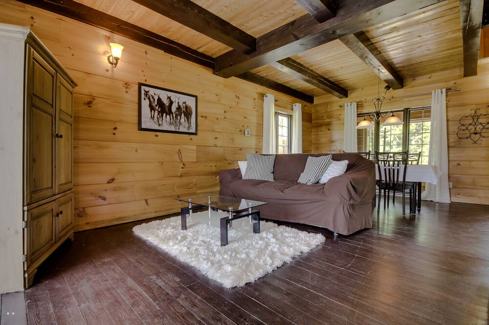 Photo of Livingroom in Herouxville