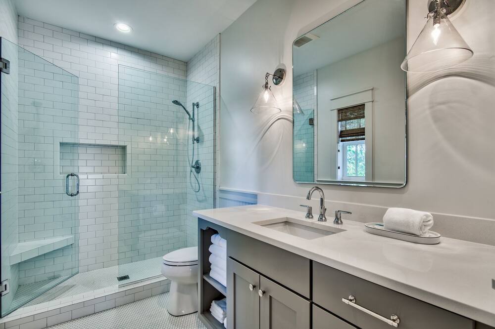 Photo of Bathroom in White's Gulfview