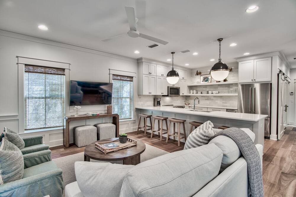 Photo of Livingroom in White's Gulfview