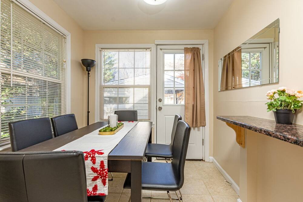 Photo of Livingroom in Bluemont