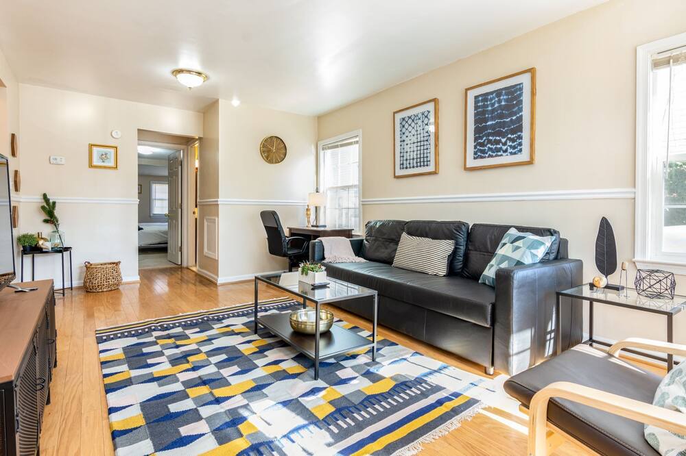 Photo of Livingroom in Bluemont
