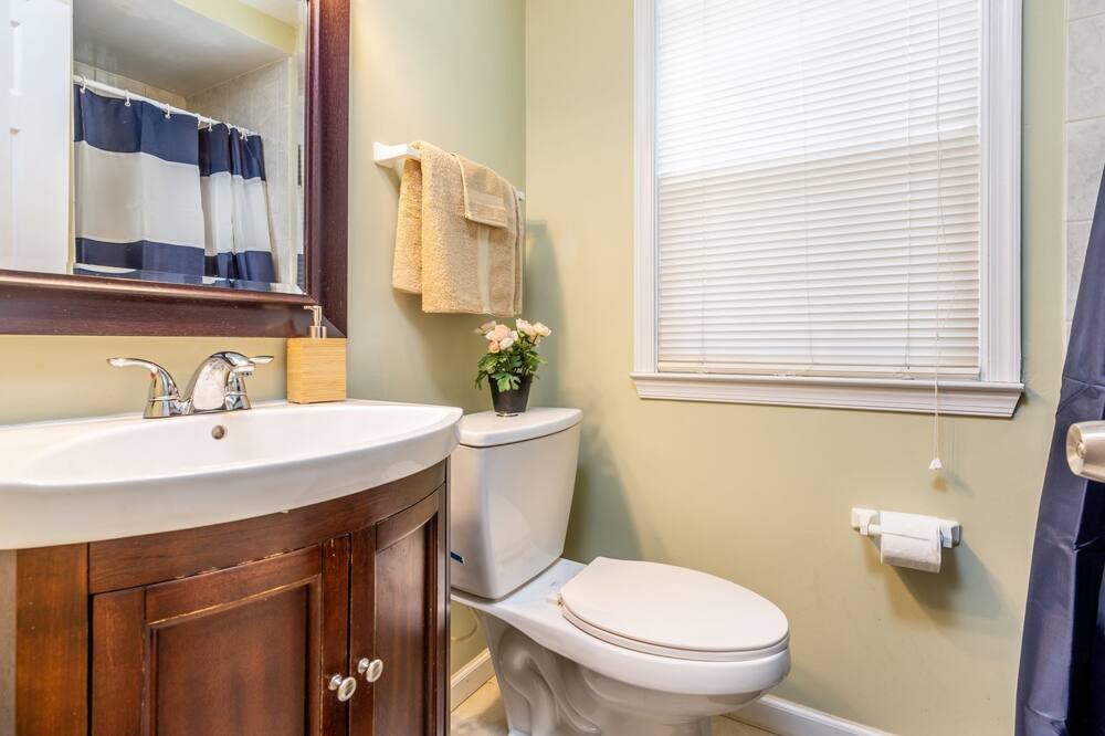 Photo of Bathroom in Bluemont