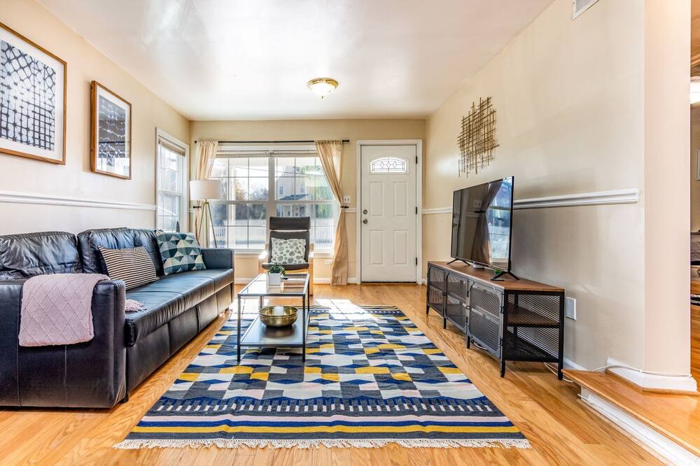 Photo of Bedroom in Bluemont