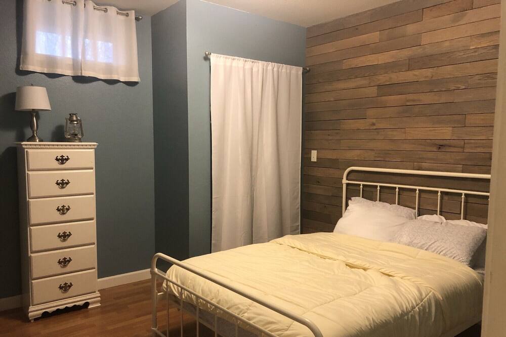 Photo of Bedroom in Steelville