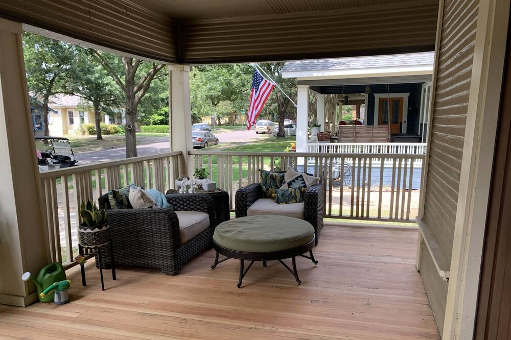 Photo of Outdoor in Junius Heights