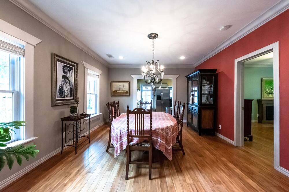 Photo of Livingroom in Junius Heights