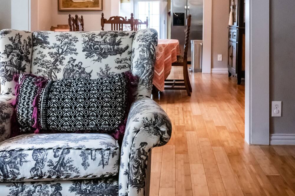 Photo of Bedroom in Junius Heights