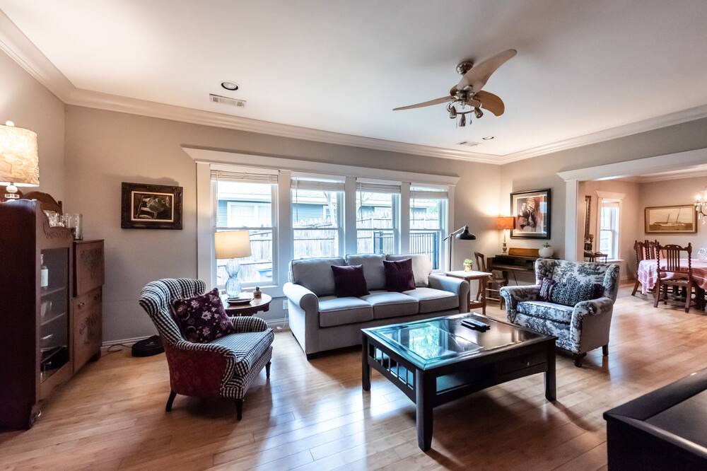 Photo of Bedroom in Junius Heights