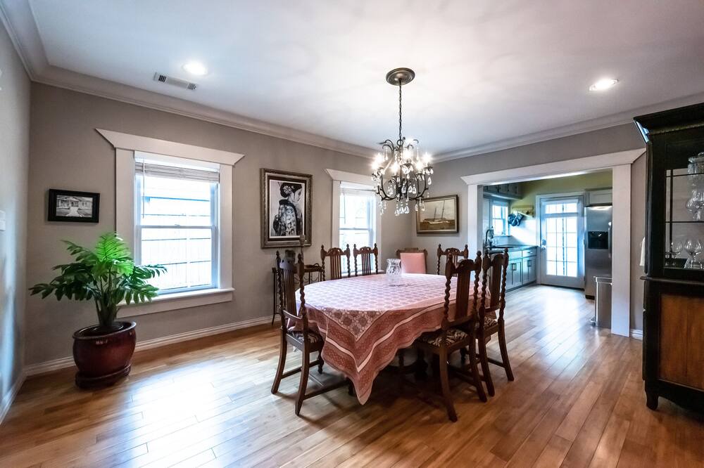 Photo of Bedroom in Junius Heights