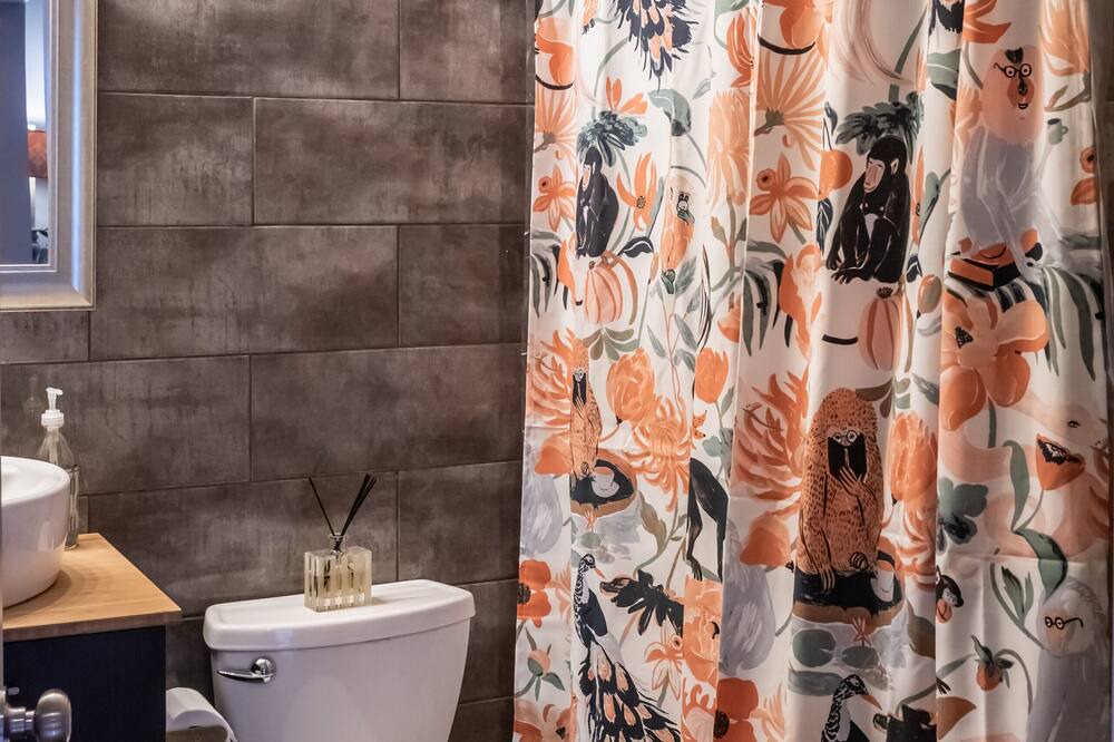 Photo of Bathroom in Junius Heights